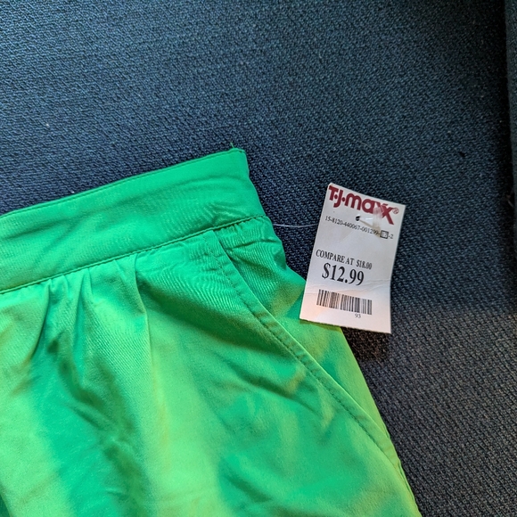 Green scalloped shorts with lace detail * NWT - Picture 7 of 7